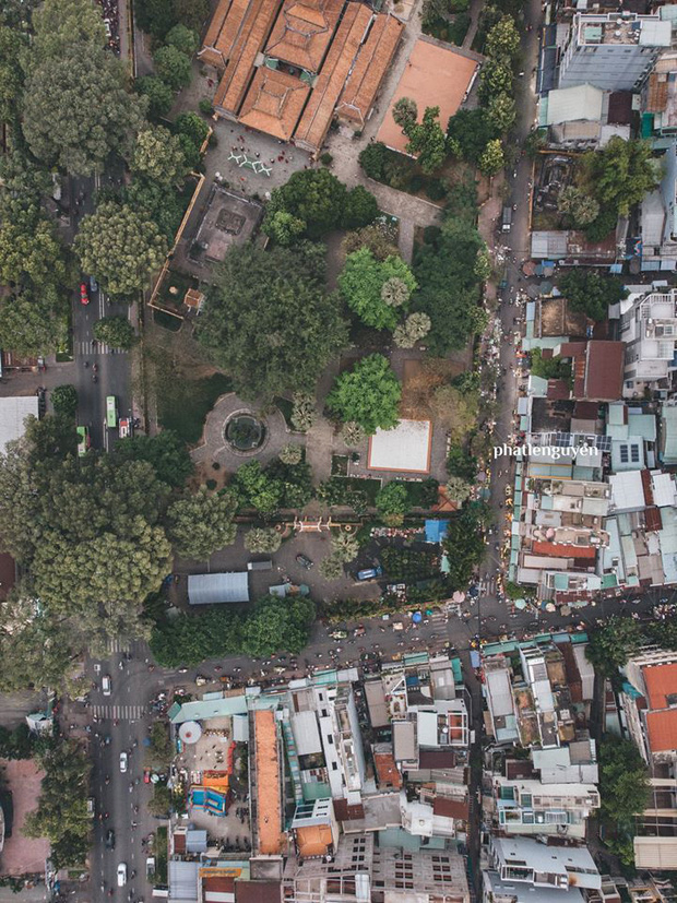 Không tin vào mắt mình trước bộ ảnh chụp Sài Gòn từ trên cao đang “gây bão” MXH: Xem hình, bạn đoán được đúng tên bao nhiêu địa điểm? - Ảnh 32.