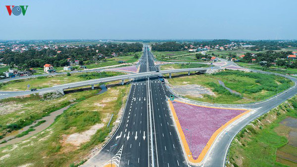 Chính phủ trình Quốc hội đưa 3 dự án cao tốc Bắc–Nam sang đầu tư công - Ảnh 1.