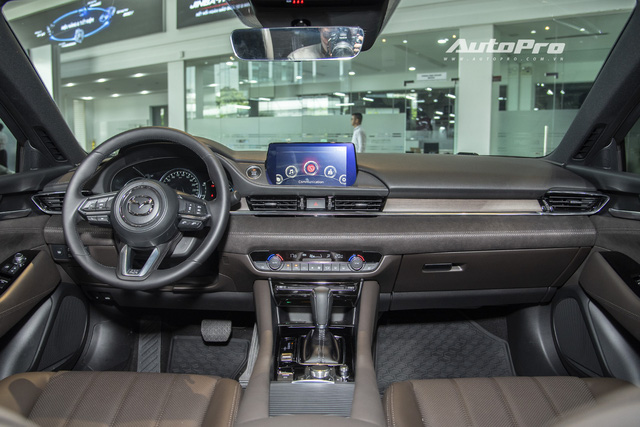 Mazda6 2020 chốt giá rẻ nhất 889 triệu đồng: Giẫm chân đàn em Mazda3, hưởng chính sách giảm 50% phí trước bạ - Ảnh 4.