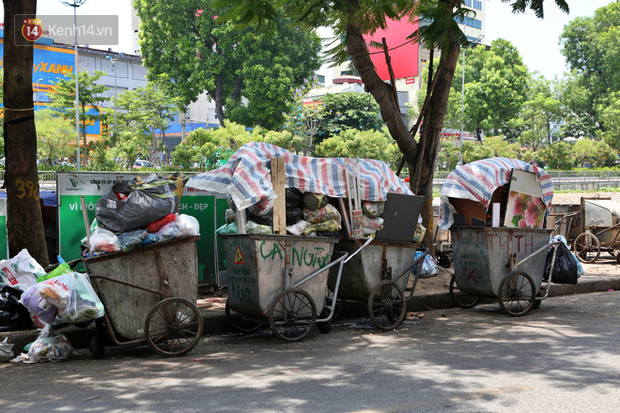 Hà Nội: Rác chất thành đống tràn ra khắp đường phố, nhiều người phải di tản vì phát ốm với mùi hôi thối - Ảnh 12.