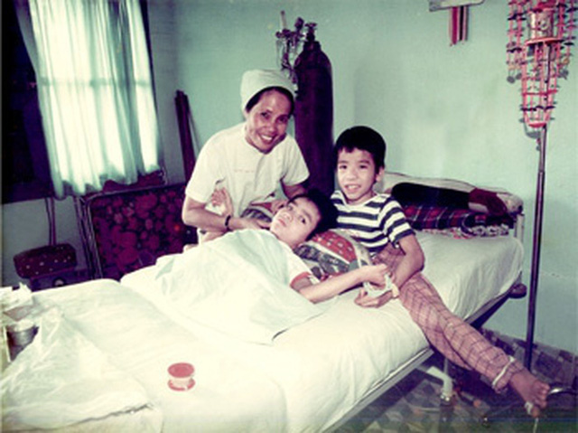 Nhìn lại ca phẫu thuật tách cặp song sinh Việt - Đức 32 năm trước: Ca mổ đi vào lịch sử y học Việt Nam - Ảnh 7.