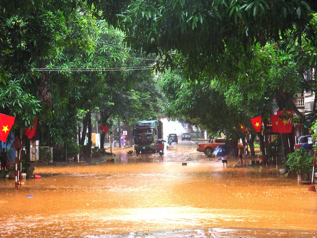  ẢNH: Các lực lượng chức năng Hà Giang tập trung khắc phục hậu quả mưa lũ - Ảnh 9.