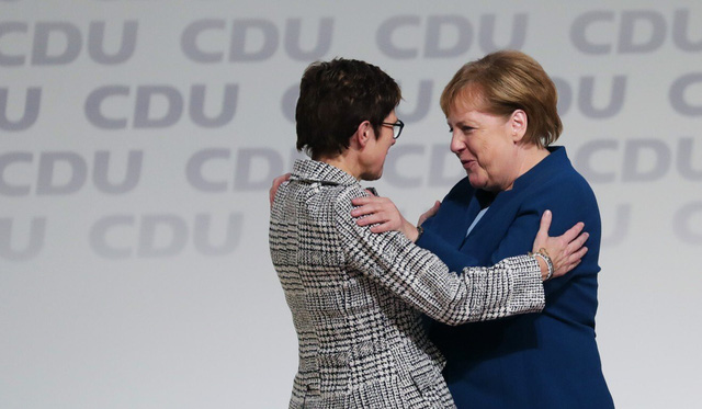  Mặc tương lai mơ hồ của đảng cầm quyền Đức, Thủ tướng Merkel trở lại huy hoàng trong vai trò nhà lãnh đạo khủng hoảng - Ảnh 2.