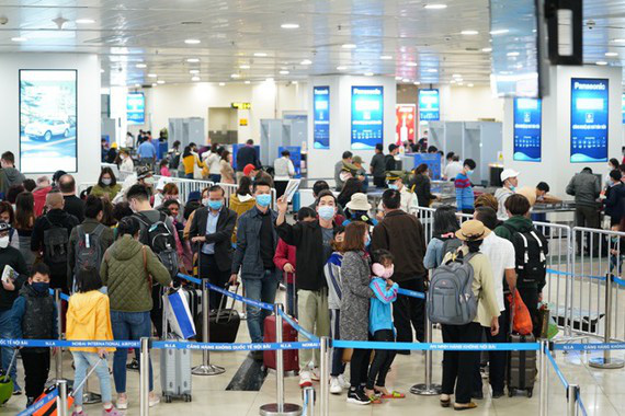 Động thái bất ngờ của công ty du lịch dành cho hành khách đã đặt vé tới Đà Nẵng - Ảnh 1.