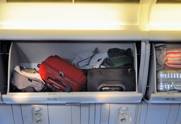 Tại sao mỗi hành khách thường chỉ được mang tối đa 7kg hành lý xách tay khi lên máy bay? - Ảnh 2.