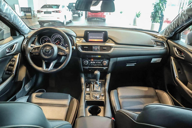 Mazda6 ‘full option’ bán xả kho giá gần 750 triệu, rẻ hơn cả trăm triệu đồng so với Mazda3 mới - Ảnh 3.