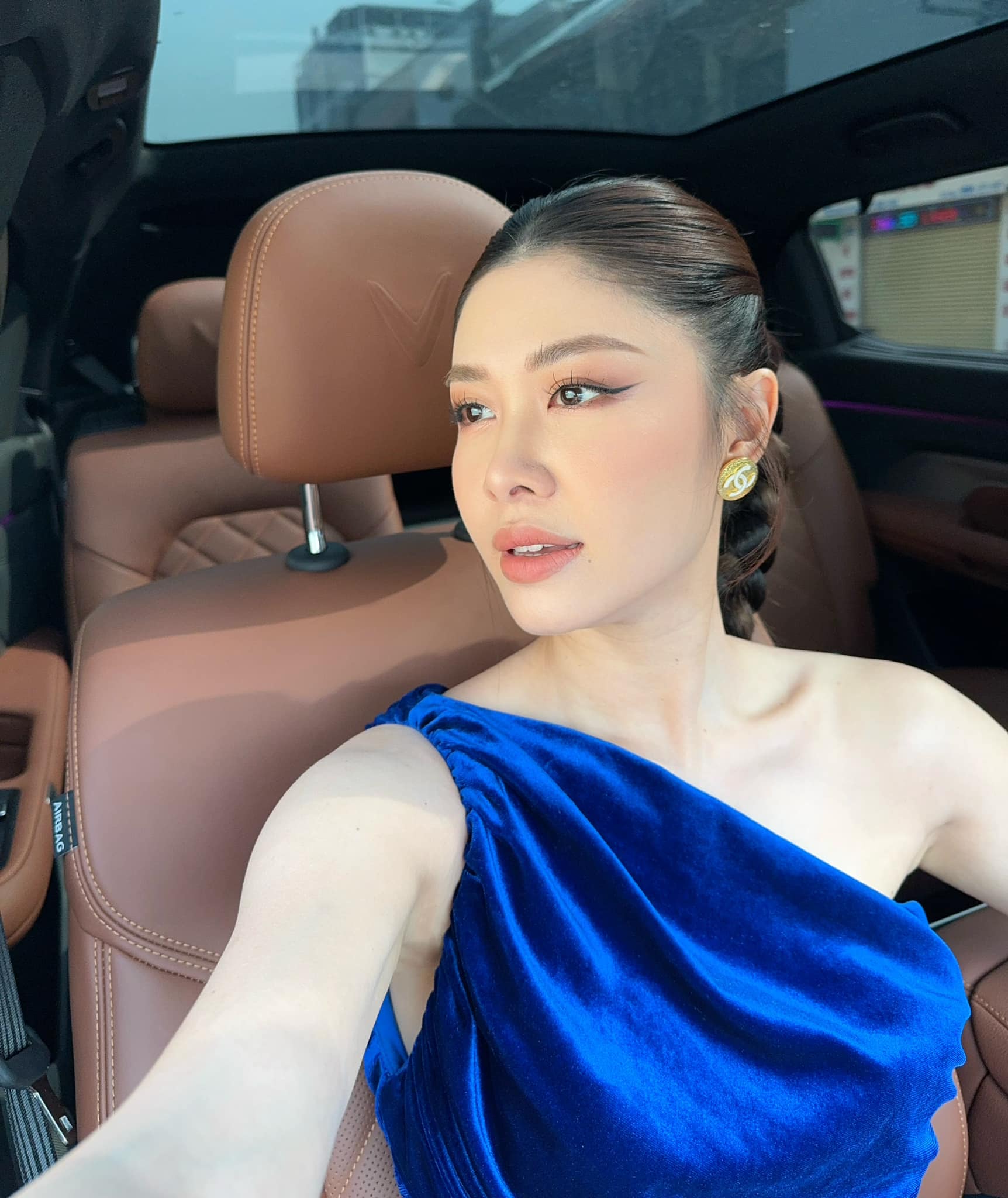 Nhan sắc bà xã hot girl của anh tài giàu nhất Anh Trai Vượt Ngàn Chông Gai