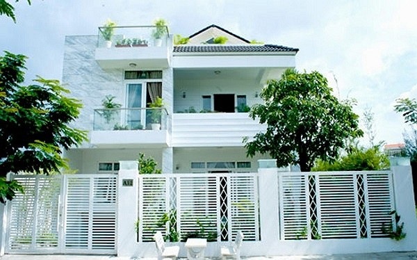 Khám phá khu vườn xanh mướt mắt trong căn biệt thự 21 tỷ của MC Quyền Linh khu vuon xanh muot mat trong can biet thu 21 ty cua mc quyen linh Khám phá khu vườn xanh mướt mắt trong căn biệt thự 21 tỷ của MC Quyền Linh