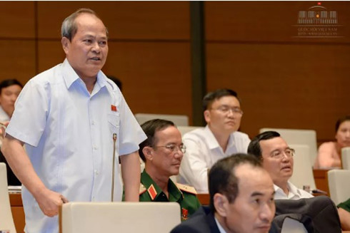 
Đại biểu Ngô Văn Minh, Đoàn ĐBQH tỉnh Quảng Nam đề cập đến thực trạng thu, chi NSNN.
