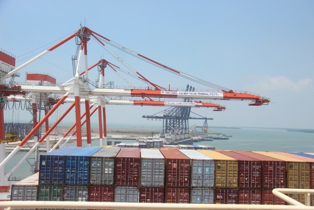 Việc hàng hóa Việt Nam xuất thẳng sang bờ Đông của Hoa Kỳ giúp giảm chi phí, tăng tính cạnh tranh hơn trên thị trường Hòa Kỳ. Ảnh: Phan Tư
