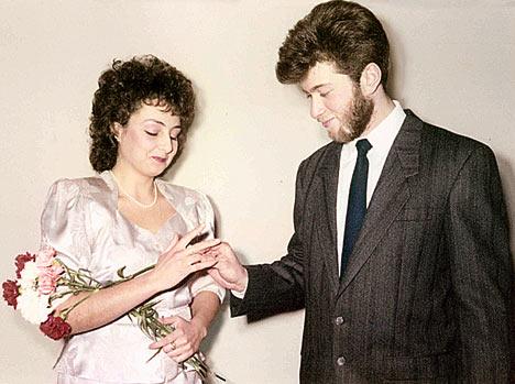 
Abramovich và người vợ đầu - Olga - kết hôn năm 1987.
