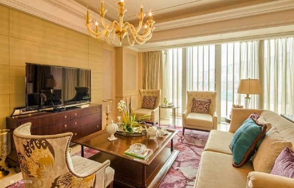 
Ph&ograve;ng kh&aacute;ch được thiết kế với nội thất sang trọng
