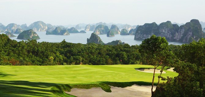 Sân golf FLC Hạ Long được đánh giá là một trong những sân golf có view ấn tượng nhất thế giới.