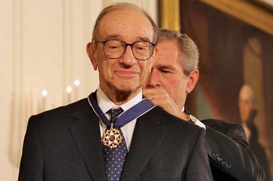 
Ông Greenspan được Tổng thống Bush trao huân chương năm 2005
