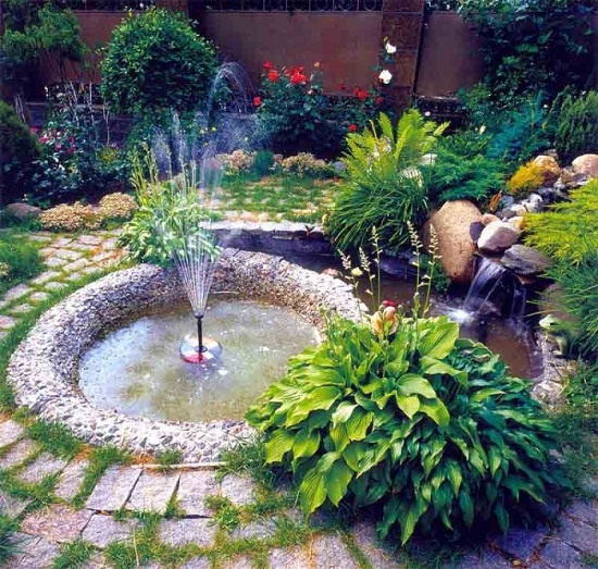 
Lựa chọn một đài phun nước nhỏ cho góc vườn nhà cũng là cách giúp cây cối, hoa lá trong vườn được tiếp thêm sức sống, giúp không gian ngoài trời của gia đình trở nên yên bình và lãng mạn hơn.

 
