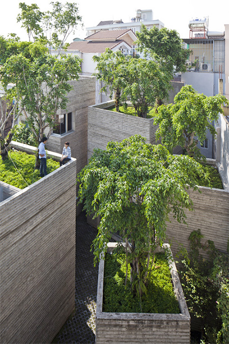 Không những đoạt giải cao tại Festival Kiến trúc Thế giới 2014, công trình House for trees còn dành chiến thắng vang dội tại giải AR House Awards (Anh). Đây là giải thưởng nổi tiếng do tạp chí kiến trúc lâu đời Architectural Review của Anh tổ chức để chọn ra duy nhất một công trình kiến trúc xuất sắc trong năm của thế giới.