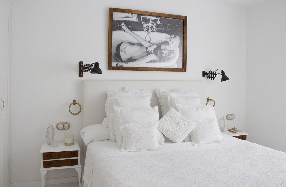 
Phòng ngủ nhỏ và tối giản mội đồ đạc để đem đến sự thoáng đãng nhất cho căn phòng.
