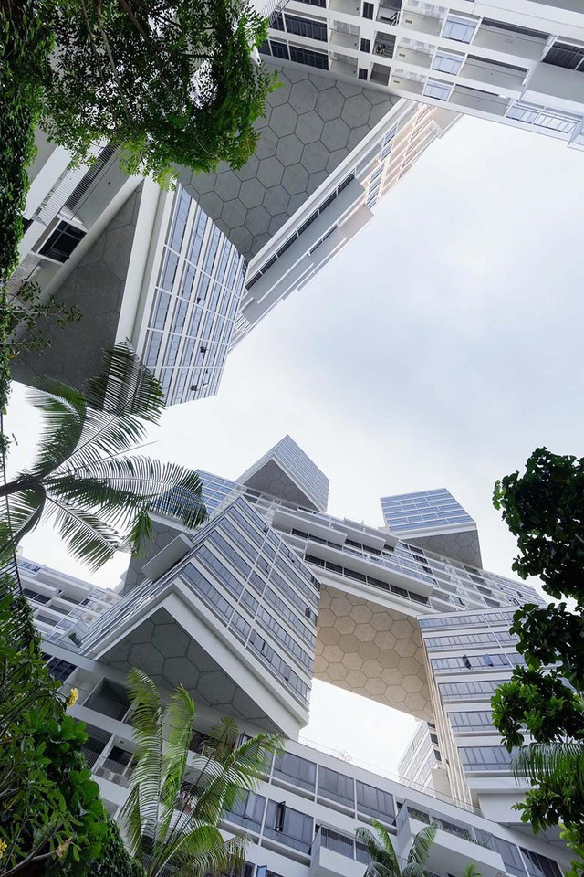 Đặc điểm nổi bật của chung cư The Interlace chính là không gian sinh hoạt chung xen kẽ giữa các tòa nhà.