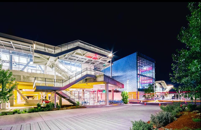  Tòa nhà mới của Facebook được thiết kế bởi kiến trúc sư Frank Gehry. 
