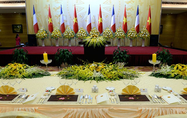 
Tiệc chiêu đãi Tổng thống Francois Hollande diễn ra tại Trung tâm Hội nghị Quốc tế, Hà Nội. Ảnh: Tường Bách.
