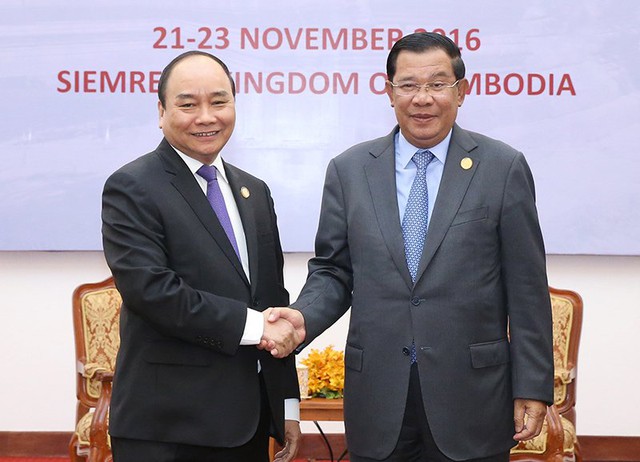 
Thủ tướng Nguyễn Xuân Phúc và Thủ tướng Campuchia Hun Sen. Ảnh: VGP
