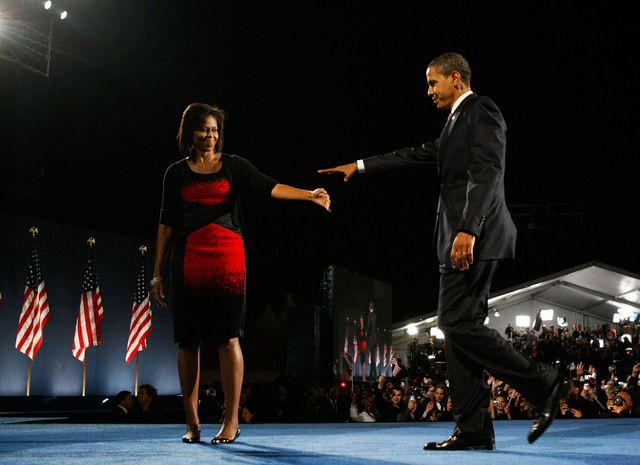
Chiếc váy mà bà Obama mặc khi xuất hiện trên sân khấu cùng chồng năm 2008. Ảnh: Getty Images.
