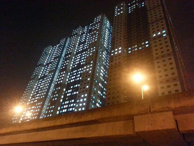 
Thực tế, hiện tại Doanh nghiệp xây dựng tư nhân số 1 Lai Châu - Điện Biên của đại gia Lê Thanh Thản đã xây dựng nhiều tòa nhà chung cư cao 38-40 tầng tại dự án này.
