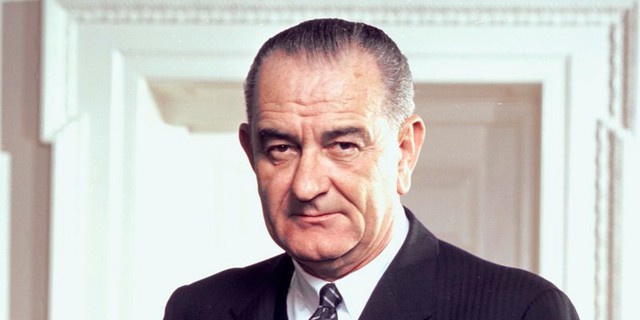 Lyndon B. Johnson, tổng thống thứ 36, từng phải mưu sinh bằng nghề đánh giày và chăn dê thuê.