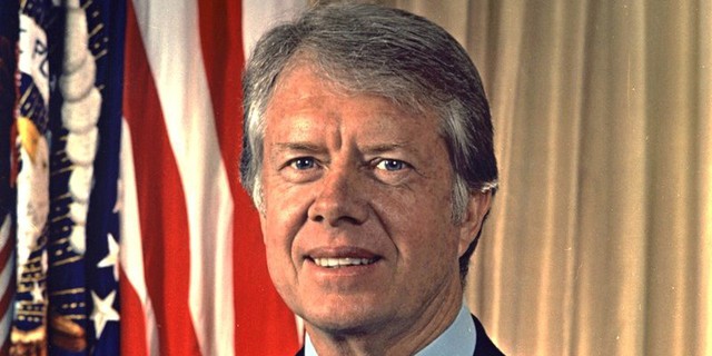 Jimmy Carter, tổng thống thứ 39 của Mỹ, từng làm việc trong một nông trang trồng lạc ở Georgia.