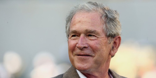 George W. Bush, tổng thống thứ 43 của Mỹ, từng nhiều năm làm việc trong lĩnh vực dầu mỏ và sở hữu một phần của công ty Texas Rangers.
