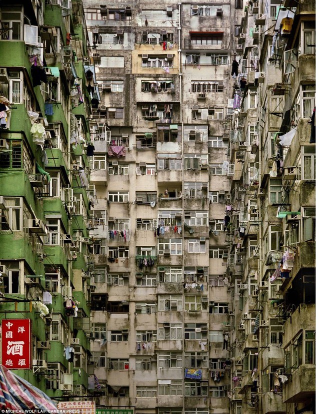 
Người dân Hồng Kông không có lựa chọn nào khác ngoài sống chung với lũ. Ảnh: Camera Press
