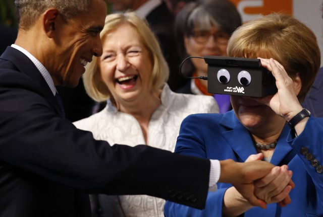 
Trong suốt 8 năm qua, ông Obama và bà Merkel đã cùng nhau giải quyết nhiều vấn đề toàn cầu như khủng hoảng tài chính, khủng bố, thúc đẩy thương mại tự do cũng như hiệp ước quốc tế về biến đổi khí hậu. Mối quan hệ giữa hai nhà lãnh đạo Mỹ - Đức được coi là hiếm thấy. Ảnh: Reuters
