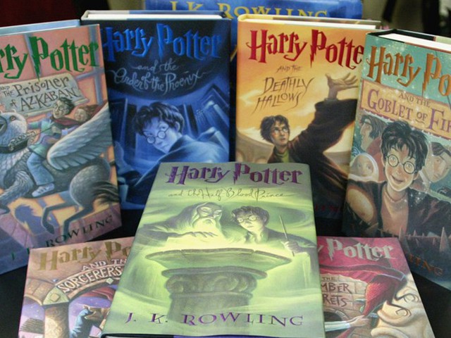 Tác phẩm Harry Potter đã góp phần mang về cho J.K. Rowling cả tỷ USD.