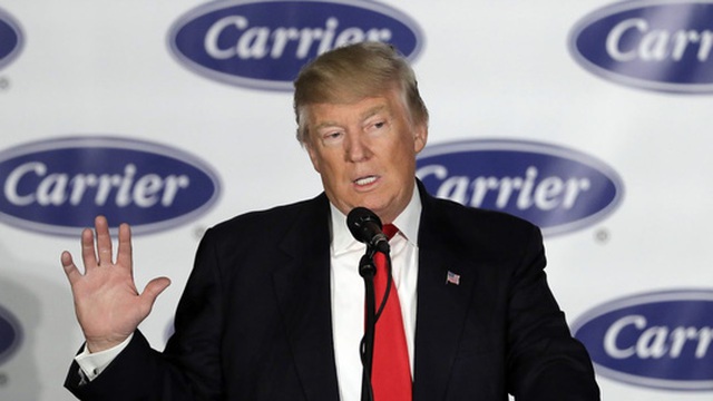 Ông Trump phát biểu trong một cuộc họp náo ở Công ty Carrier Corp ngày 1-12. Ảnh: AP