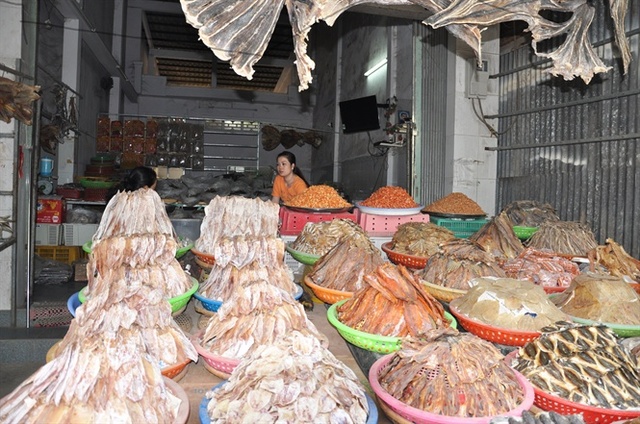 
Sản phẩm khô hải sản tăng giá trước tết (Ảnh: HĐ)
