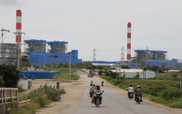 
Theo kế hoạch, Trung tâm Điện lực Duyên Hải (Trà Vinh) có bốn nhà máy điện than. Tuy mới có một nhà máy vận hành nhưng người dân đã phản ảnh môi trường bị ô nhiễm - Ảnh: V.TR.
