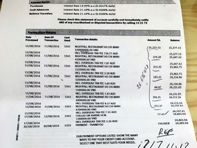 
Bản sao kê của ngân hàng được phía khách bị quẹt thẻ cung cấp cho thấy tiền đã được chuyển cho nhà hàng - Ảnh: Ánh Hồng chụp lại
