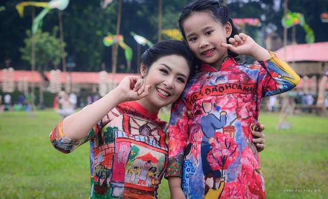 Mẫu áo dài do Ngọc Hân thiết kế tại Festival áo dài Hà Nội 2016. Ảnh: NVCC