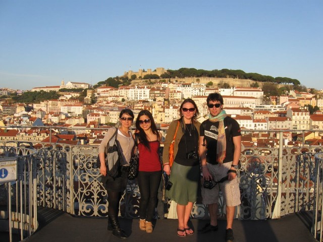 
Hương và các bạn trong khóa học nhiếp ảnh tại Lisbon, Bồ Đào Nha. Ảnh: NVCC
