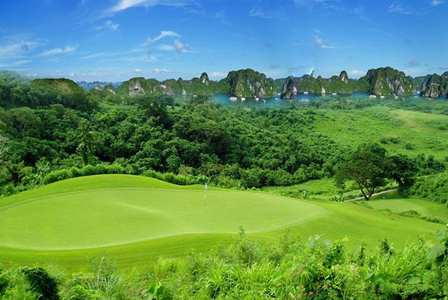 Sân golf 18 lỗ FLC Ha Long Golf Links sẽ là 1 trong những tiện ích nổi bật thỏa mãn nhu cầu nghỉ dưỡng của mọi cá nhân 