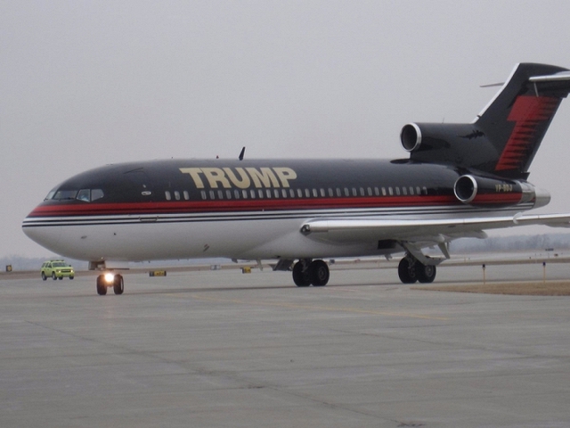 Chiếc Boeing 757-2J4ER của Trump cất cánh lần đầu tiên vào tháng 5/1991, khi đó nó thuộc Sterling Airlines. Vài năm sau, nó gia nhập đội bay của hãng hàng không TAESA của Mexico.