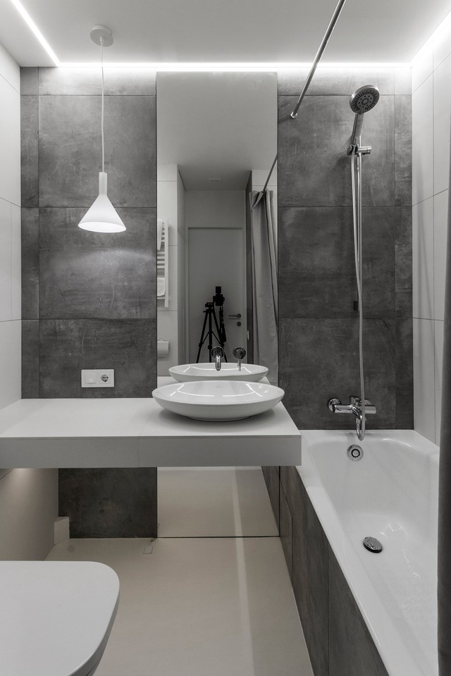 
Phòng tắm nhỏ được trang bị hiện đại. Dù diện tích hạn chế nhưng chủ nhà còn bố trí cả bồn tắm để thỏa mãn nhu cầu thư giãn.

 
