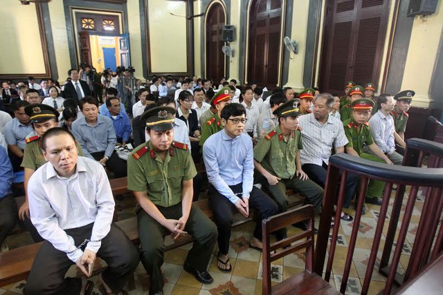 Phiên tòa chiều 4/8: NHNN biết việc nhóm Phú Mỹ bán cổ phần và tài sản cho Thiên Thanh - Ảnh 1.