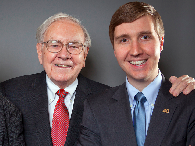 
Warren Buffett luôn khuyến khích các con chọn đường đi cho riêng mình, thất bại hay thành công theo cách riêng của chúng.
