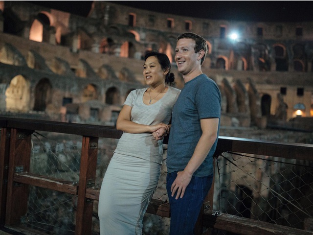 
Mỗi năm Mark Zuckerberg có thói quen tự đặt cho mình một thử thách cá nhân và đi hưởng tuần trăng mật cùng vợ ở một địa điểm mới, kể cả khi đã có hai cô con gái nhỏ.
