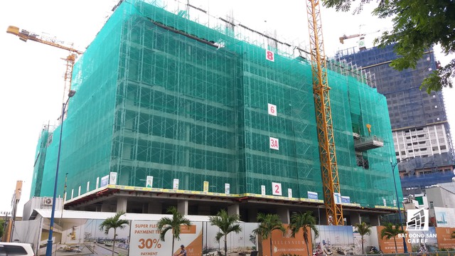 
Dự án của Phát Đạt đang xây dựng đến tầng 8, tiến độ này so với tiến độ của Chủ đầu tư nhanh hơn khoảng 2 tháng.
