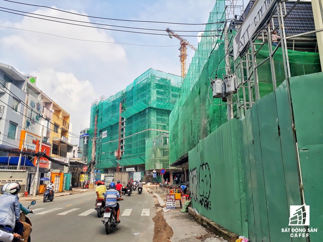 
Tại quận Tân Bình, tập đoàn này còn đang đẩy nhanh tiến độ các dự án Golden Mansion, Orchard Garden, Orchard Park View... Đặc biệt, những công trình này đều nằm bên cạnh khu công viên Gia Định - nơi được xem là lá phổi của TP.HCM

 

 
