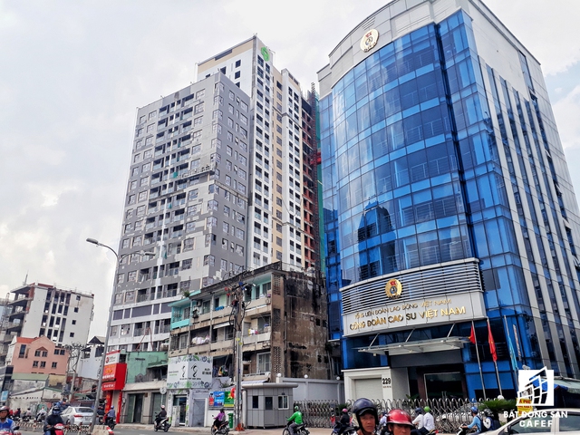 
Cụm dự án của Novaland tại đường Trương Quốc Dung, Phú Nhuận. Trong đó, dự án Kingston ở đường Hoàng Văn Thụ này đang hoàn thiện nội thất, chuẩn bị bàn giao cho khách hàng.

 
