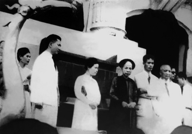 
Từ trái sang phải: ông Trịnh Văn Bô, bà Hoàng Thị Minh Hồ, bà Phan Thị Ngọc, ông Phạm Văn Đồng
