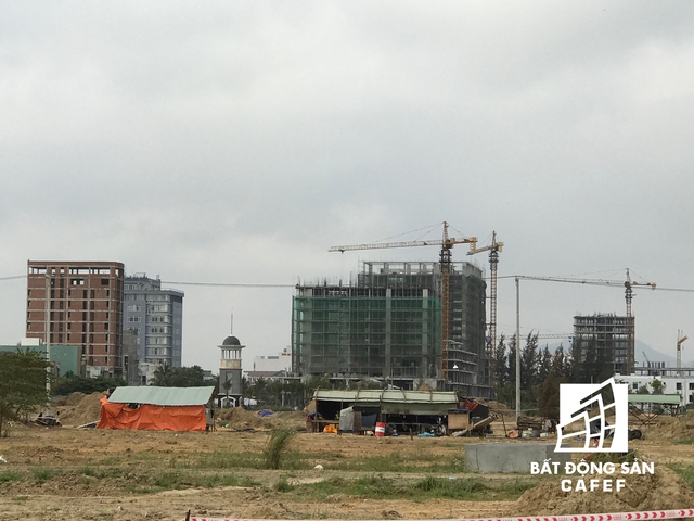 
Một góc dự án Khu đô thị Đa Phước đang được triển khai xây dựng căn hộ thấp và cao tầng.
